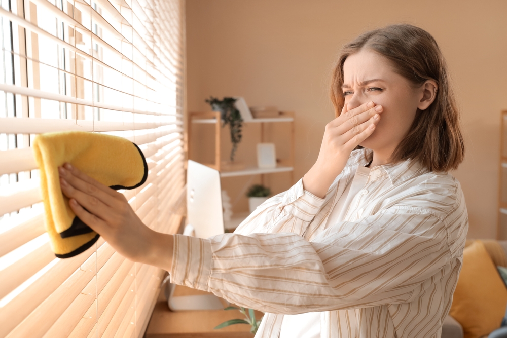 How to Clean Blinds Without Making a Dust Cloud